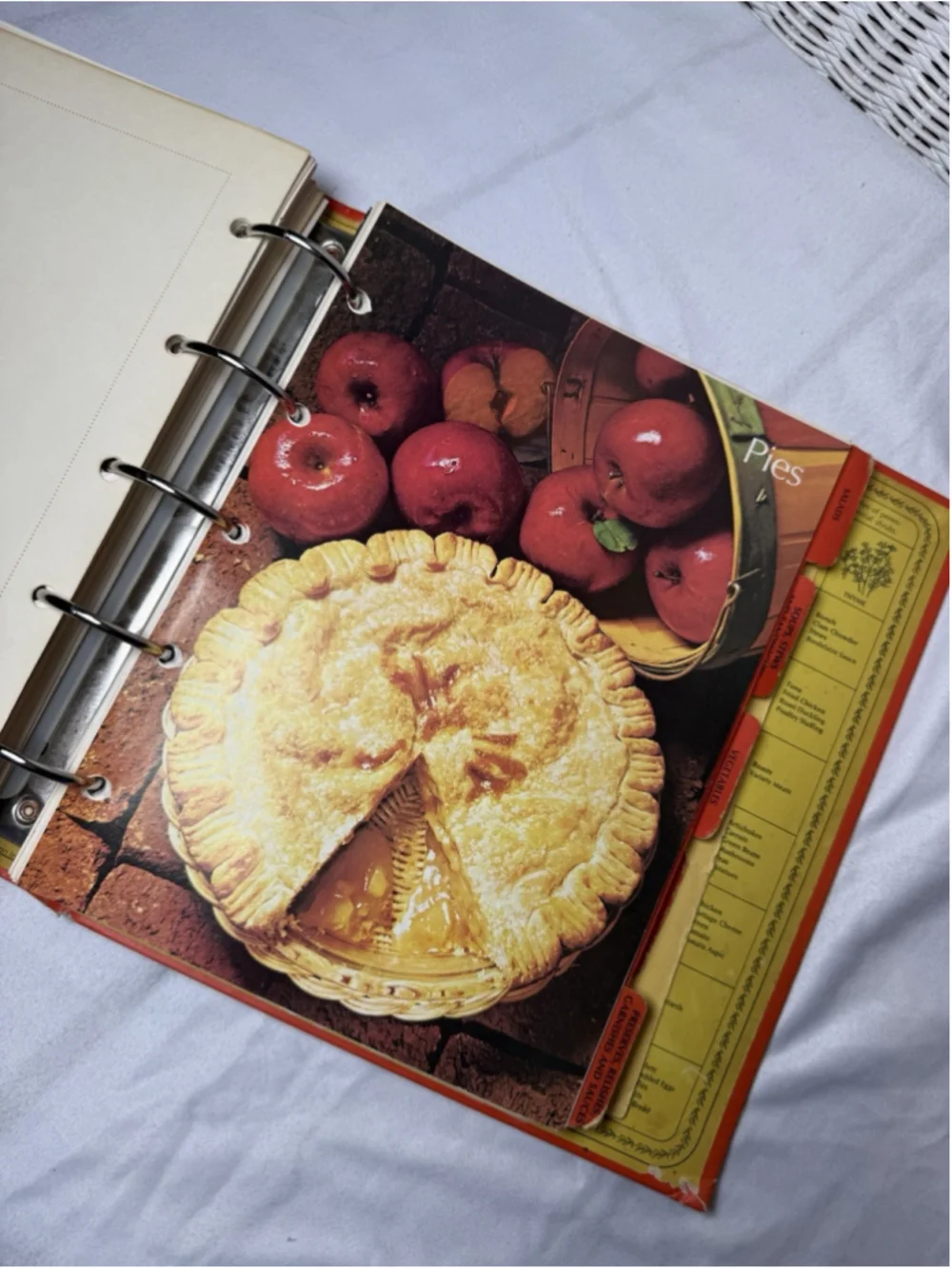 Vintage Betty Crocker’s Cookbook Hardcover 5 Ring Binder Red Retro WELL LOVED